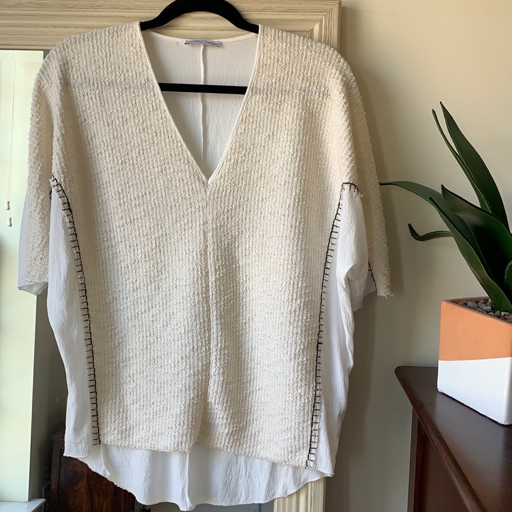 Zara rustic textured white / cream v-neck top ✨